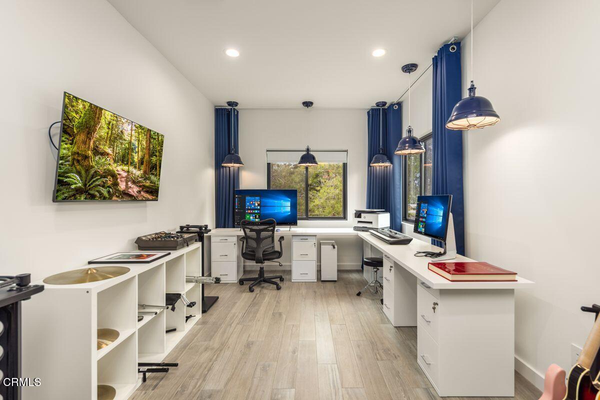 291 Saddle Lane Ojai, CA 93023 - Photo 32 of 47 a living room with furniture and a flat screen tv