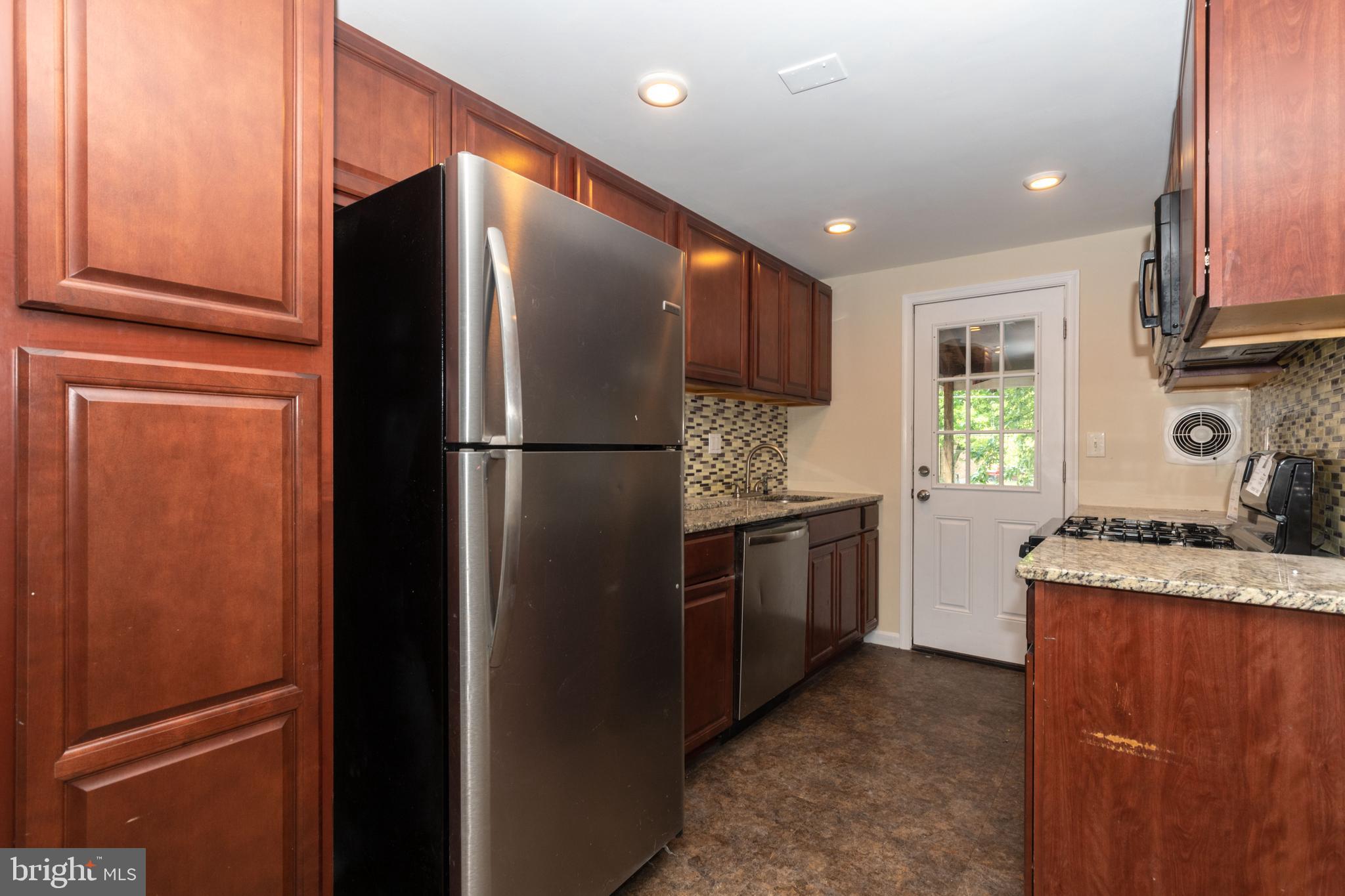 1002 Middleborough Road Baltimore, MD 21221 - Photo 3 of 32