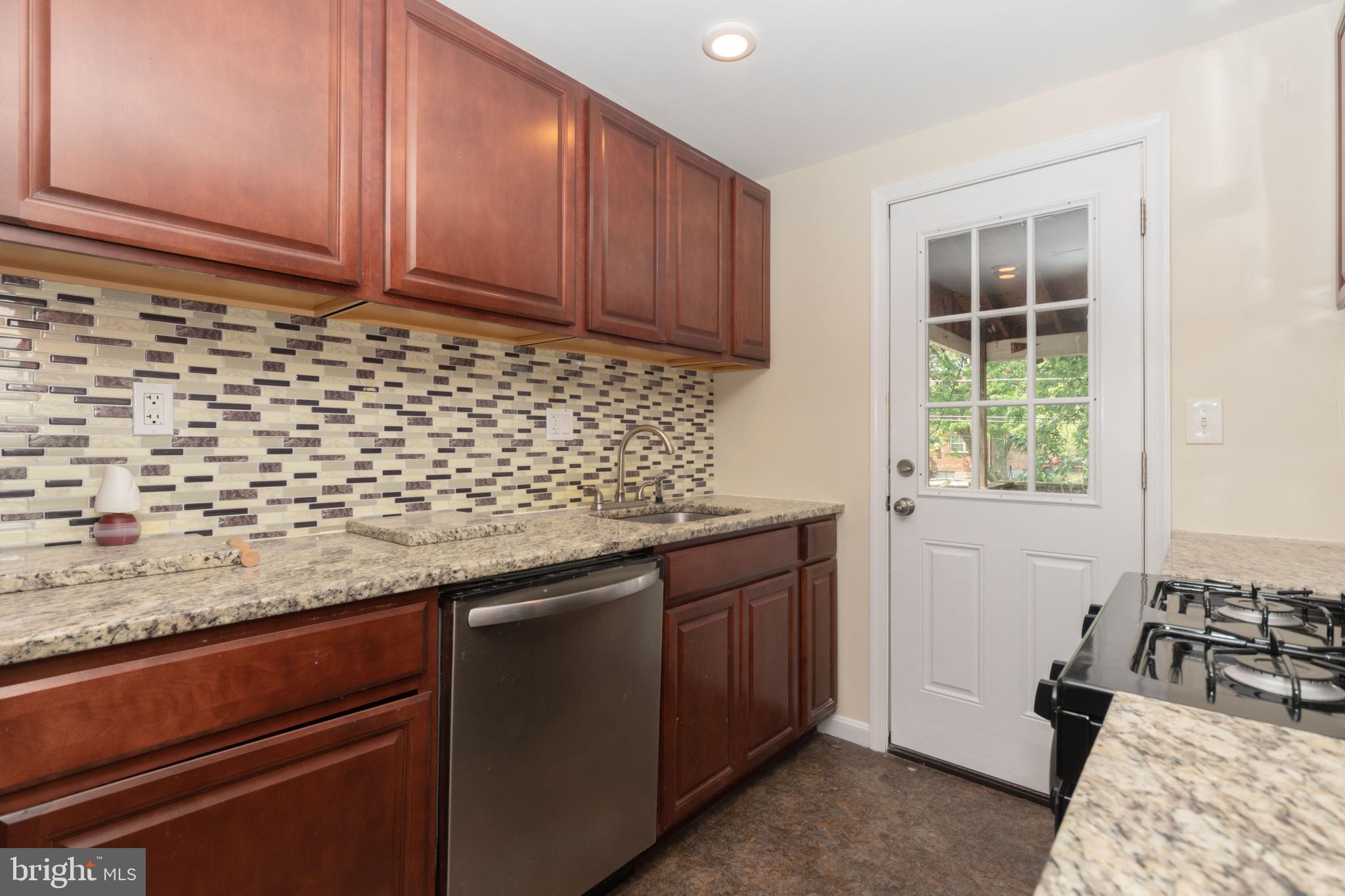 1002 Middleborough Road Baltimore, MD 21221 - Photo 4 of 32