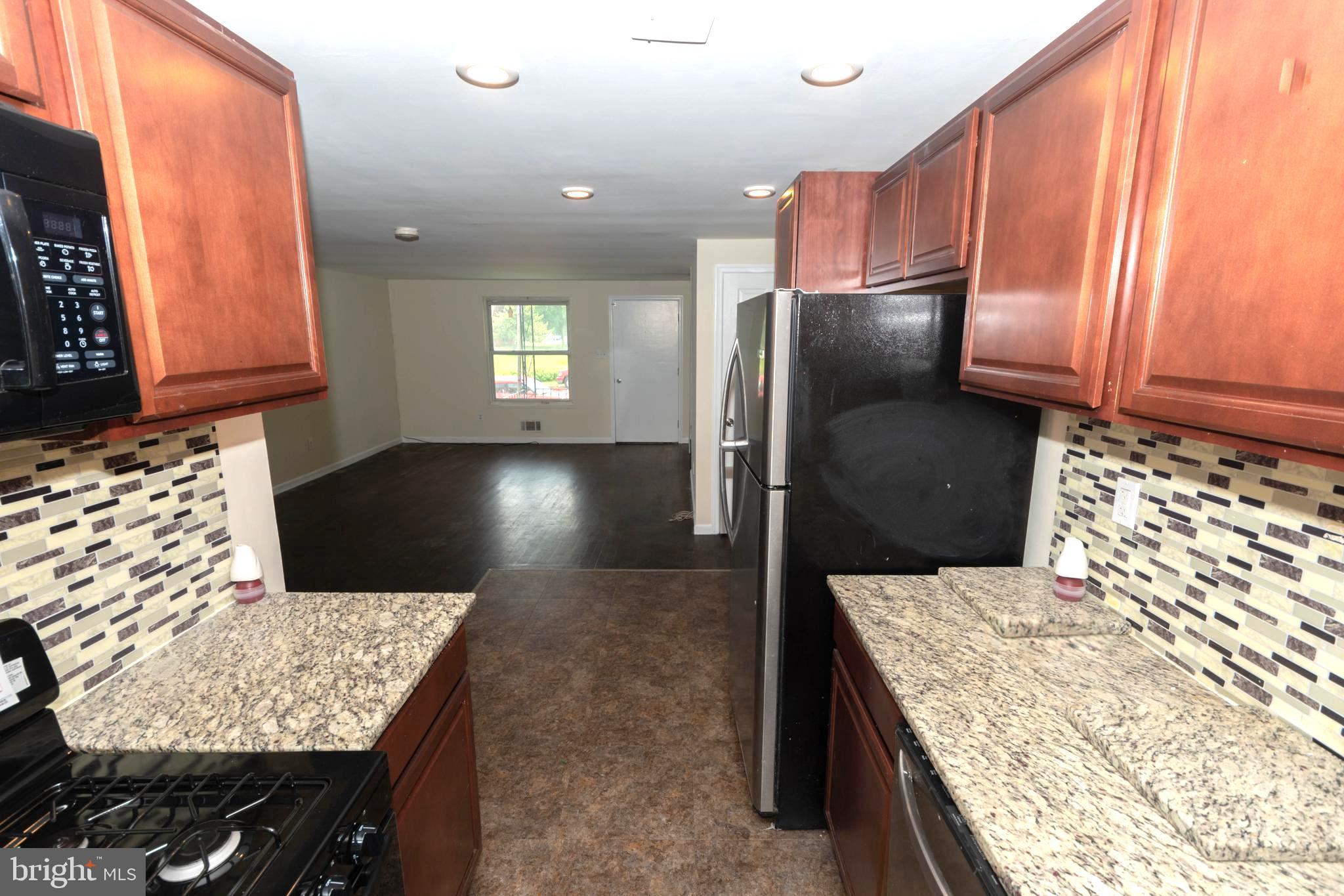 1002 Middleborough Road Baltimore, MD 21221 - Photo 5 of 32