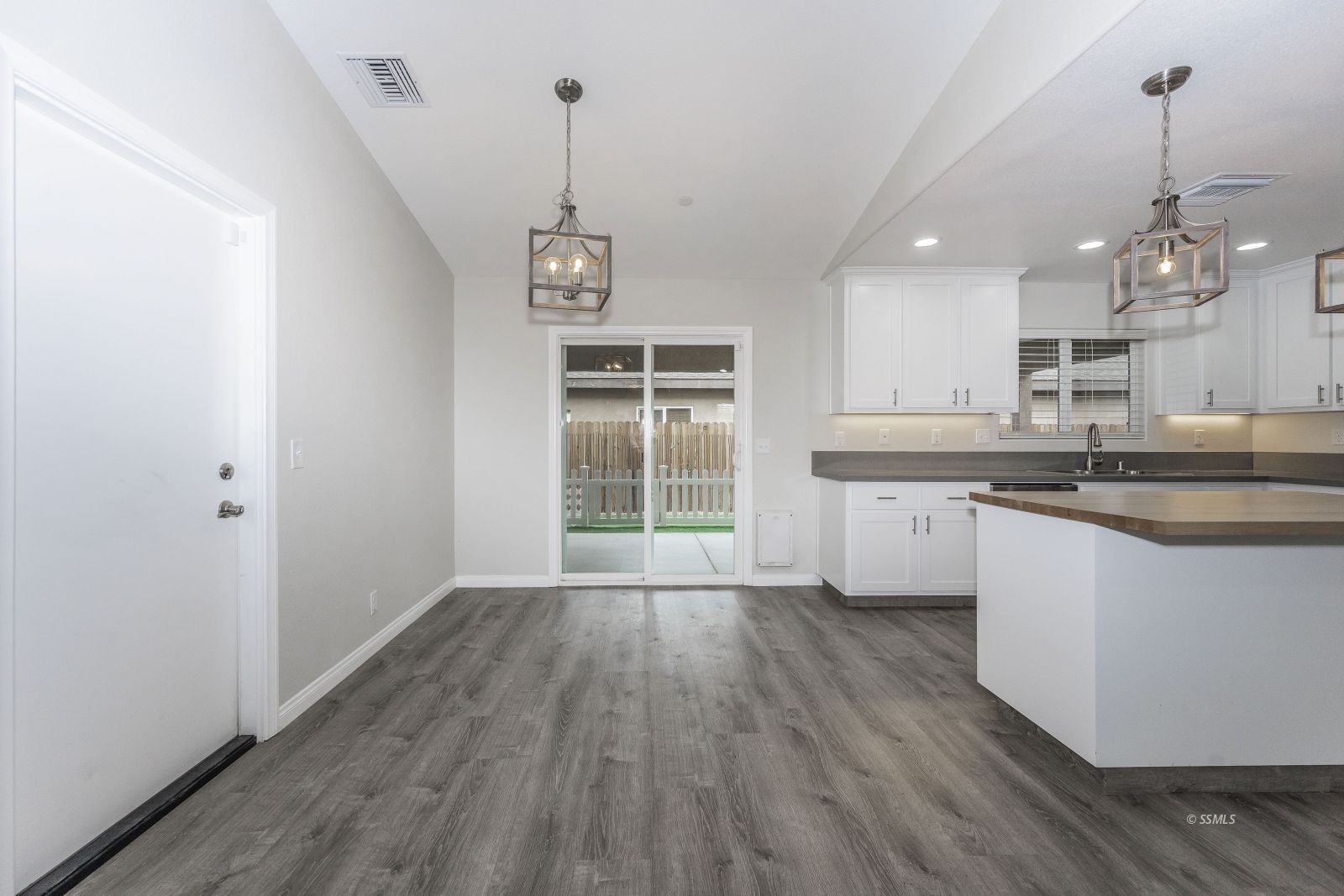 914 Mayo Street Ridgecrest, CA 93555 - Photo 5 of 48