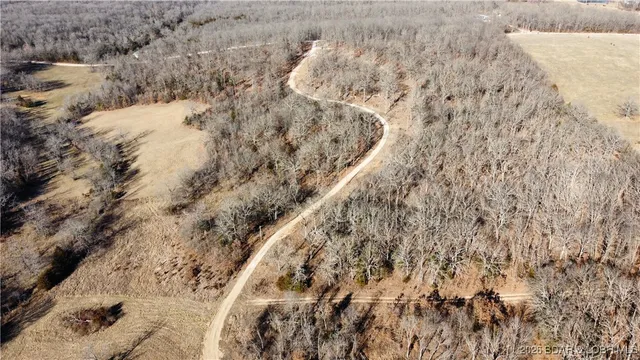 $425,000 | 27710 Woodhaven Road, Edwards, MO 65326