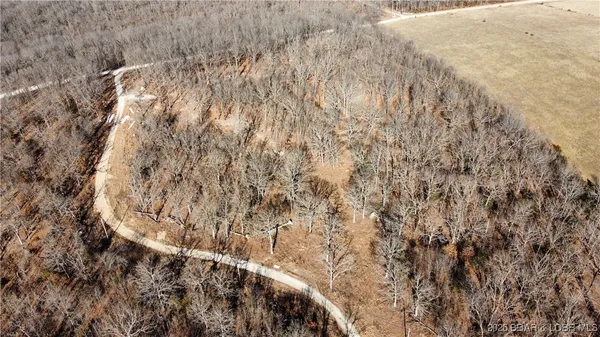 $425,000 | 27710 Woodhaven Road, Edwards, MO 65326