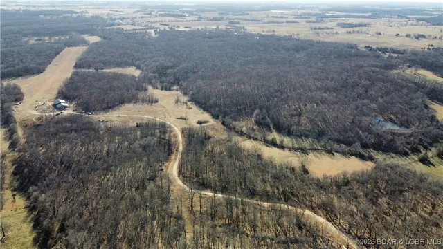 $425,000 | 27710 Woodhaven Road, Edwards, MO 65326