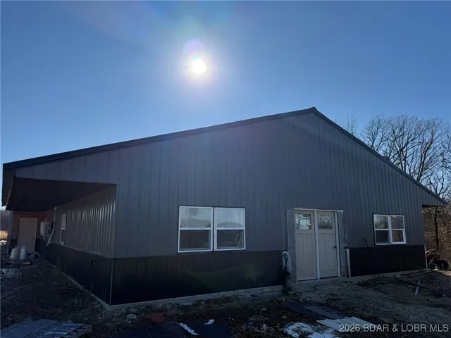 $425,000 | 27710 Woodhaven Road, Edwards, MO 65326