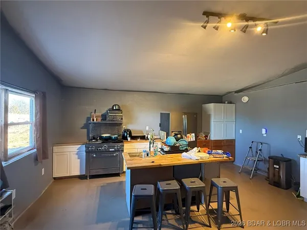 $425,000 | 27710 Woodhaven Road, Edwards, MO 65326