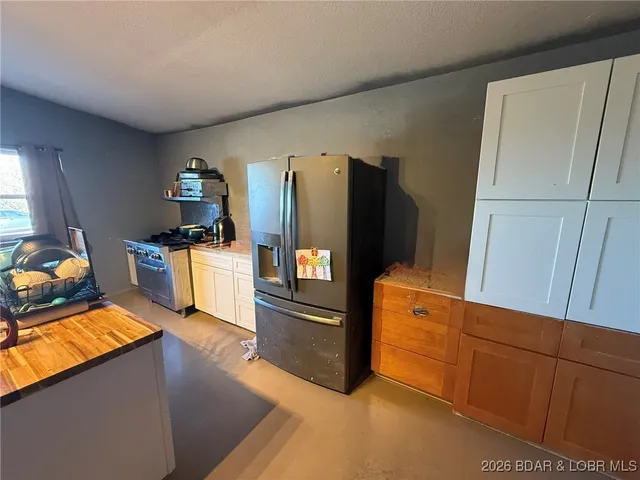 $425,000 | 27710 Woodhaven Road, Edwards, MO 65326