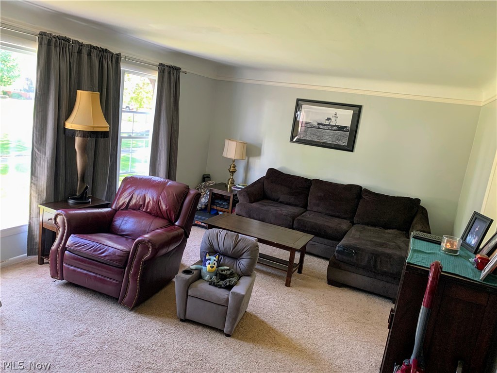 7840 Ackley Road Parma, OH 44129 - Photo 6 of 32 Bottom Unit Living room