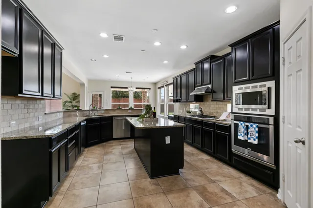 $848,000 | 4403 Fawn Hill Court, Sugar Land, TX 77479