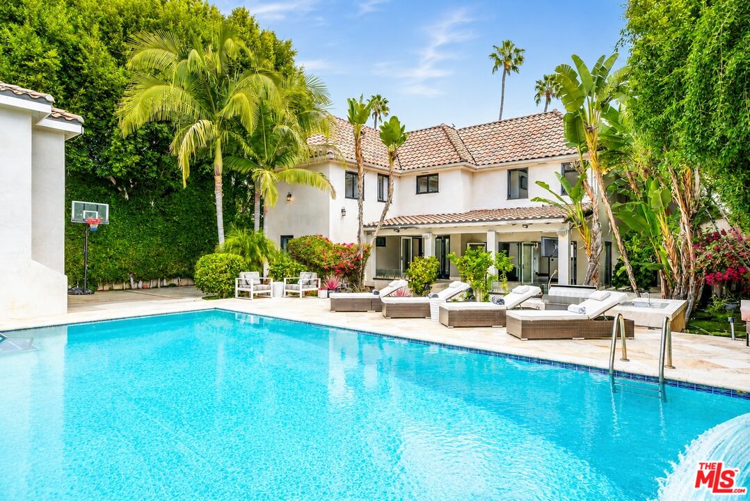607 North Hillcrest Road Beverly Hills, CA 90210 - Photo 5 of 16
