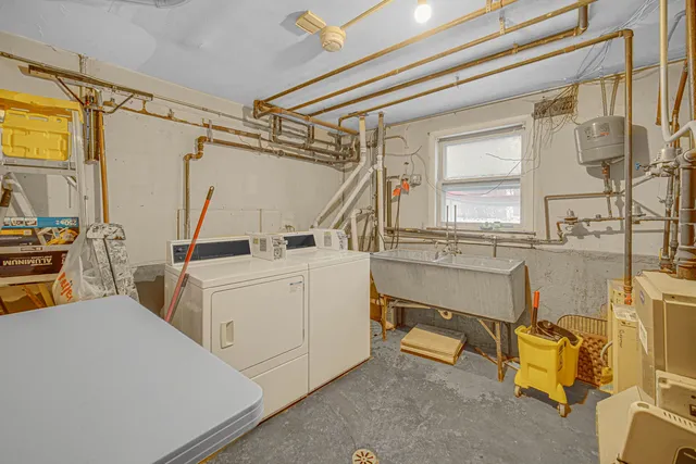 a view of utility room