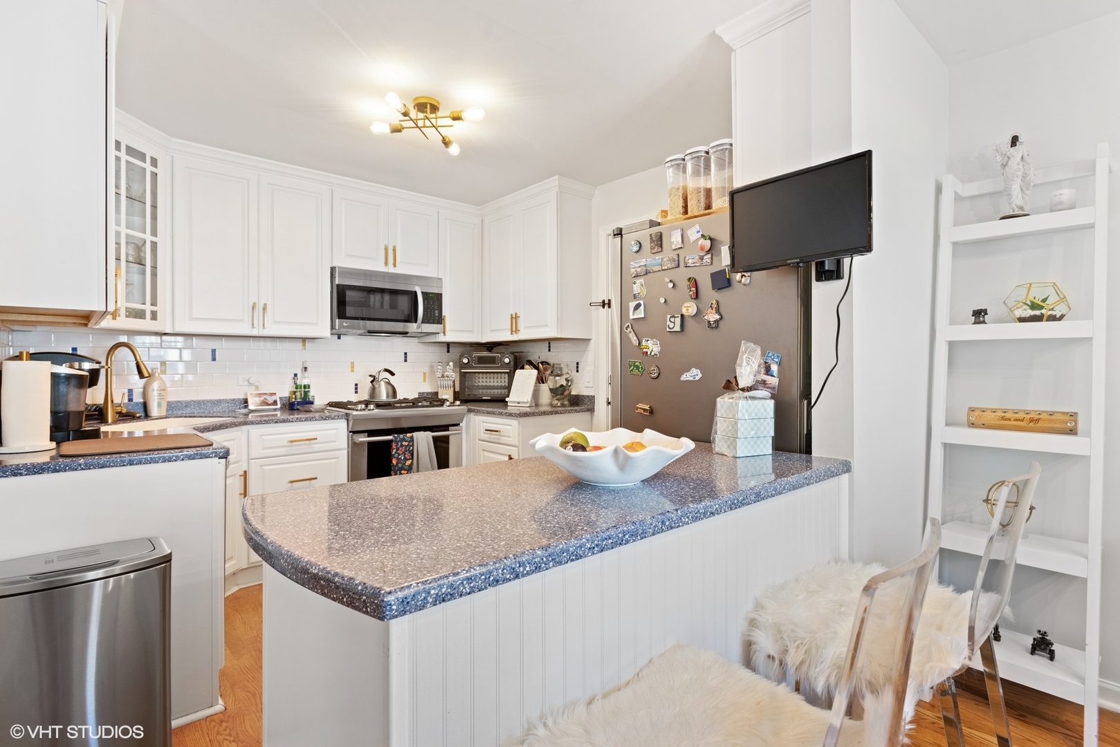 163 Bright Ridge Drive Schaumburg, IL 60194 - Photo 6 of 15 a kitchen with granite countertop a sink stove and refrigerator