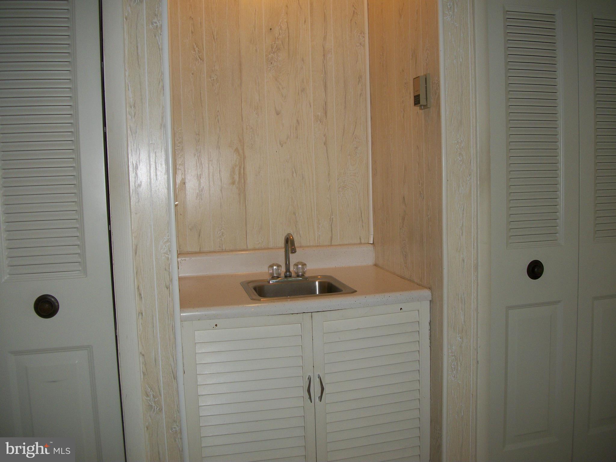 1404 Devils Reach Road Woodbridge, VA 22192 - Photo 18 of 55 Wet Bar in Great Room