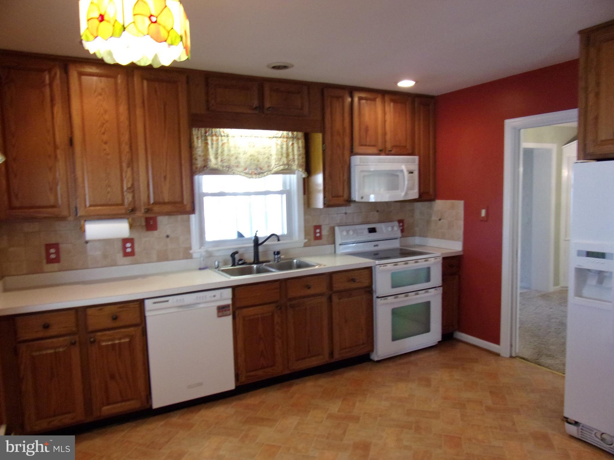 1404 Devils Reach Road Woodbridge, VA 22192 - Photo 3 of 55 Fantastic Kitchen