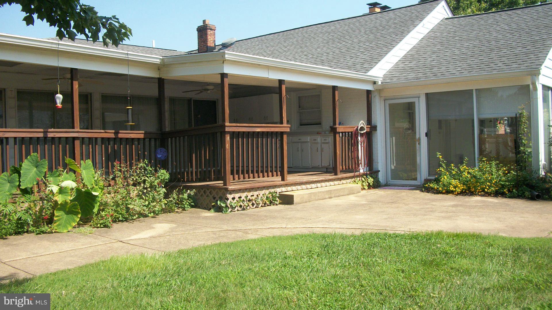 1404 Devils Reach Road Woodbridge, VA 22192 - Photo 23 of 55 GREAT Side Porch with Work Counter