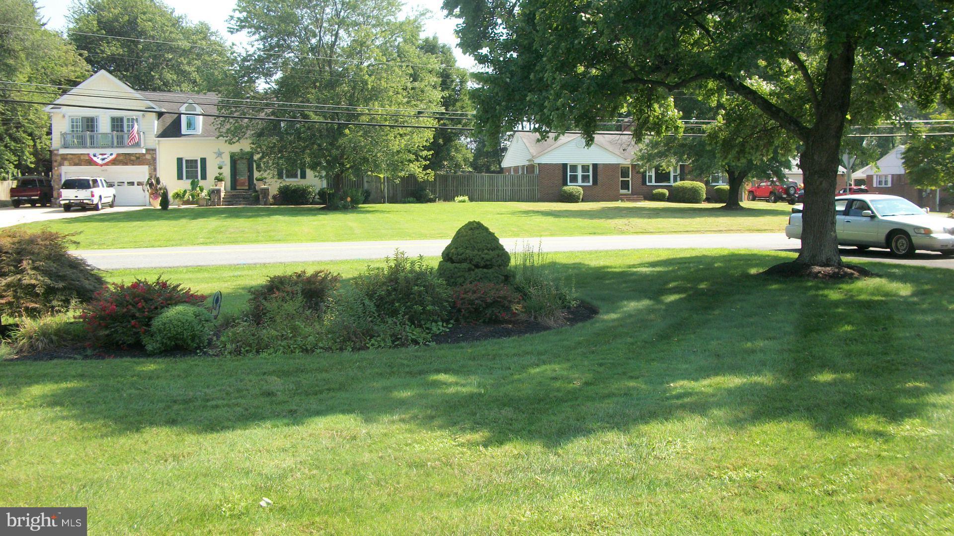 1404 Devils Reach Road Woodbridge, VA 22192 - Photo 37 of 55 Flat front yard