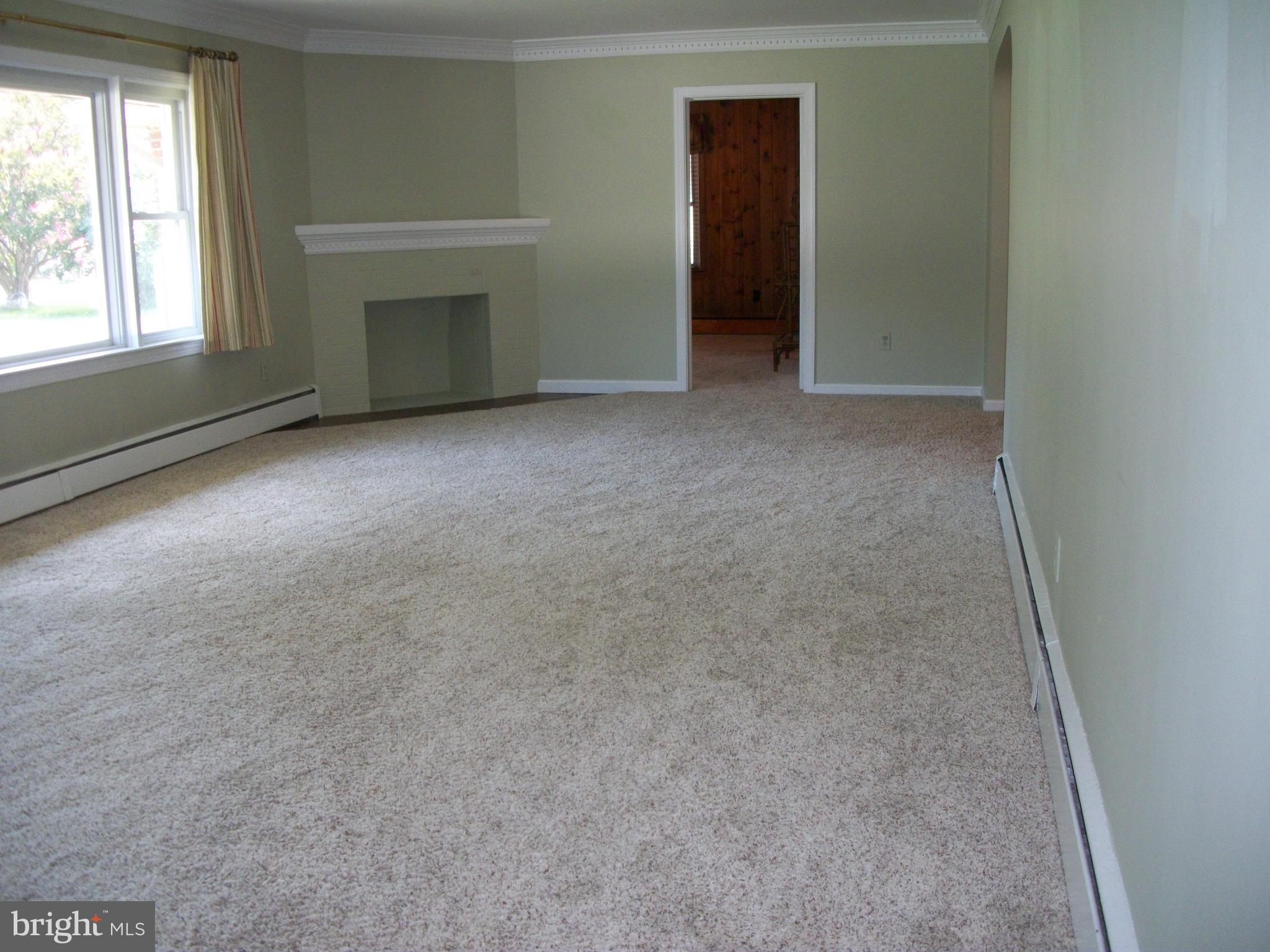 1404 Devils Reach Road Woodbridge, VA 22192 - Photo 10 of 55 Living Room