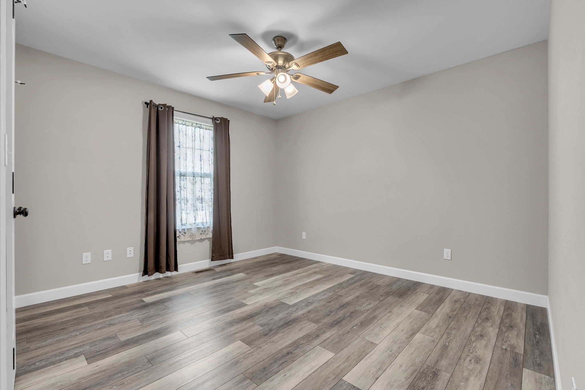 156 Old Post Road McMinnville, TN 37110 - Photo 24 of 33 a view of an empty room with wooden floor and a window