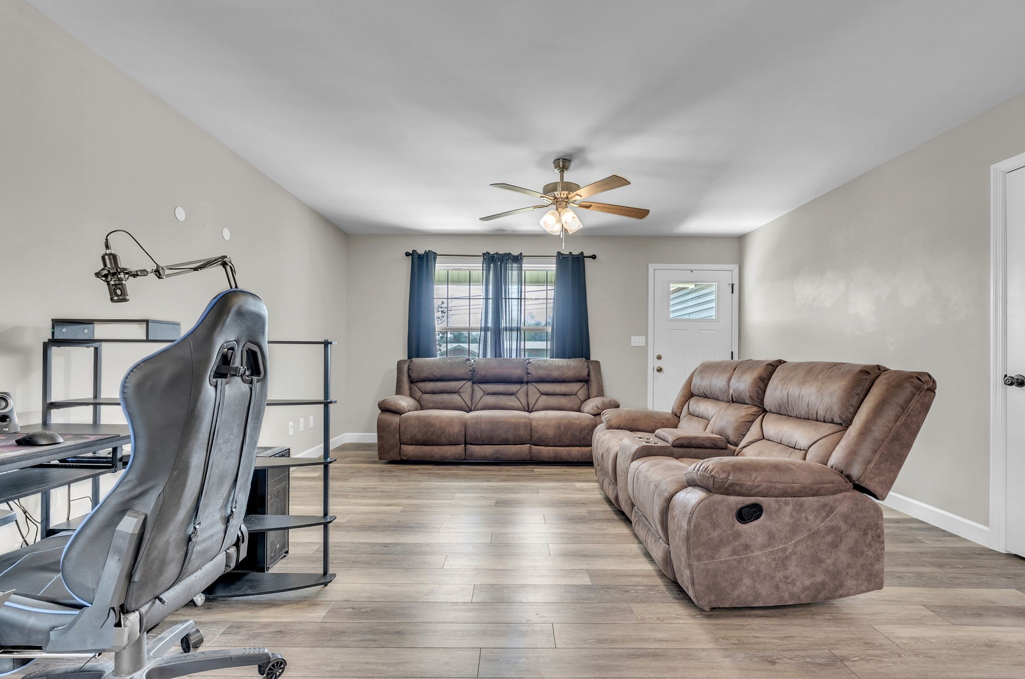 156 Old Post Road McMinnville, TN 37110 - Photo 7 of 33 a living room with furniture and a wooden floor