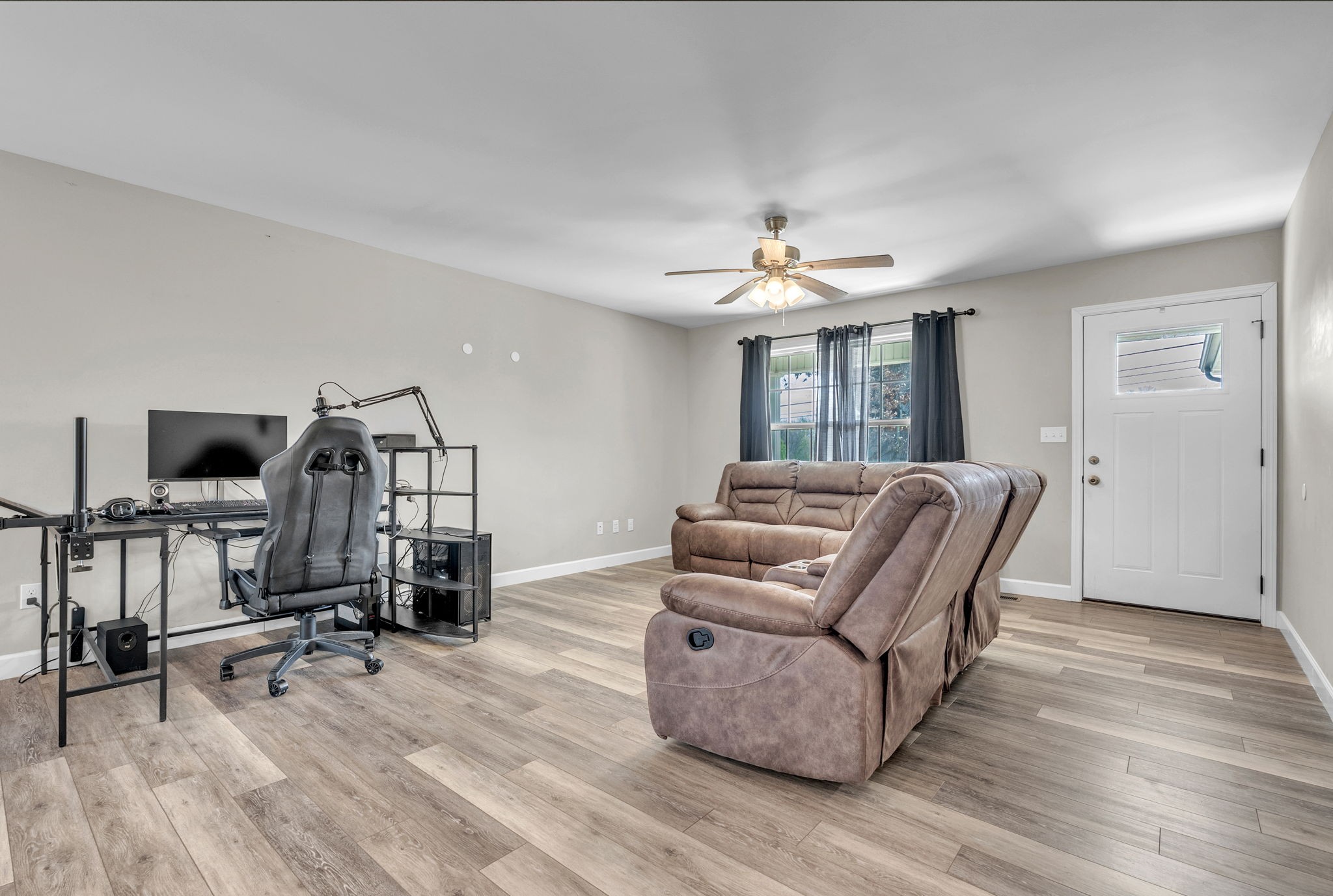 156 Old Post Road McMinnville, TN 37110 - Photo 8 of 33 a living room with furniture and a wooden floor