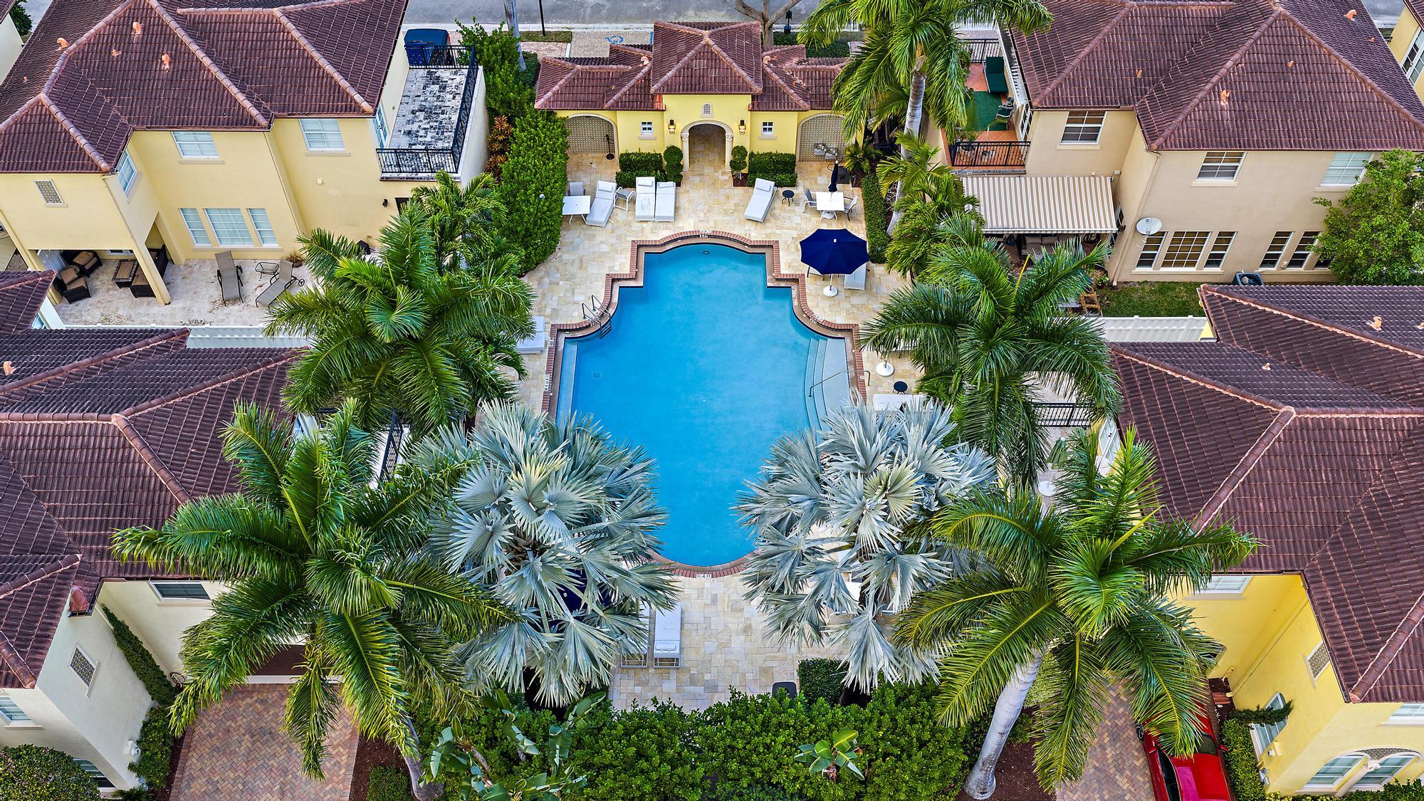 107 Via Poinciana Lane Boca Raton, FL 33487 - Photo 38 of 40 107 Via Poinciana Ln-33