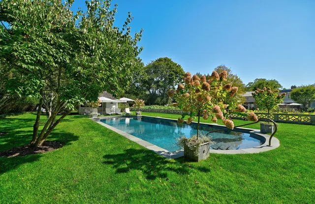 $700,000 | 63 Middle Lane, East Hampton, NY 11937