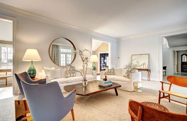 $700,000 | 63 Middle Lane, East Hampton, NY 11937