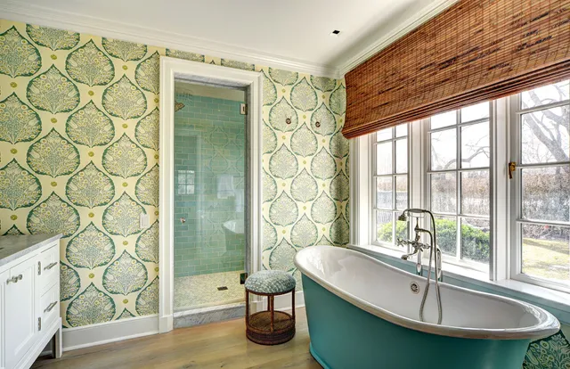 $700,000 | 63 Middle Lane, East Hampton, NY 11937