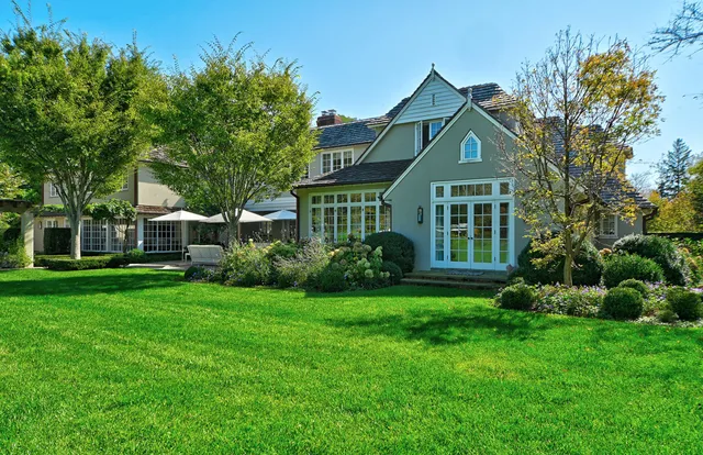 $700,000 | 63 Middle Lane, East Hampton, NY 11937