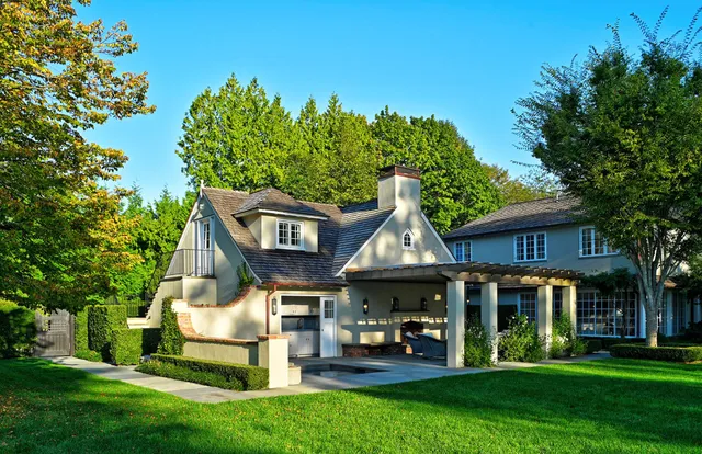 $700,000 | 63 Middle Lane, East Hampton, NY 11937