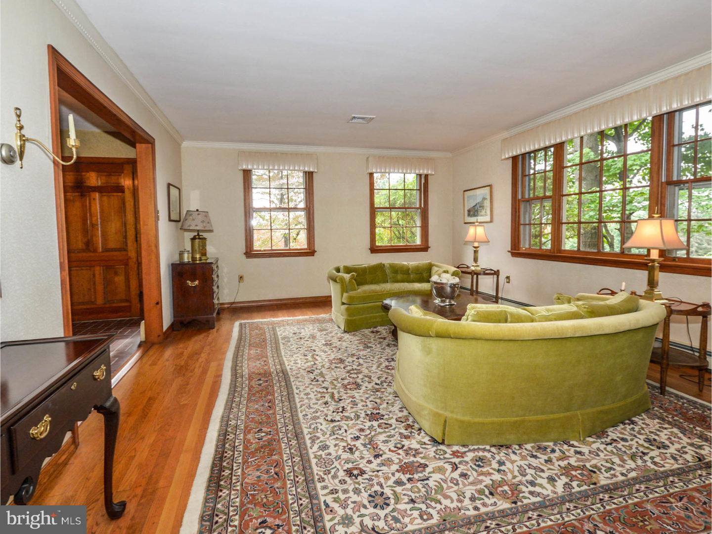 21 Golfview Road Doylestown, PA 18901 - Photo 7 of 25 Living Room