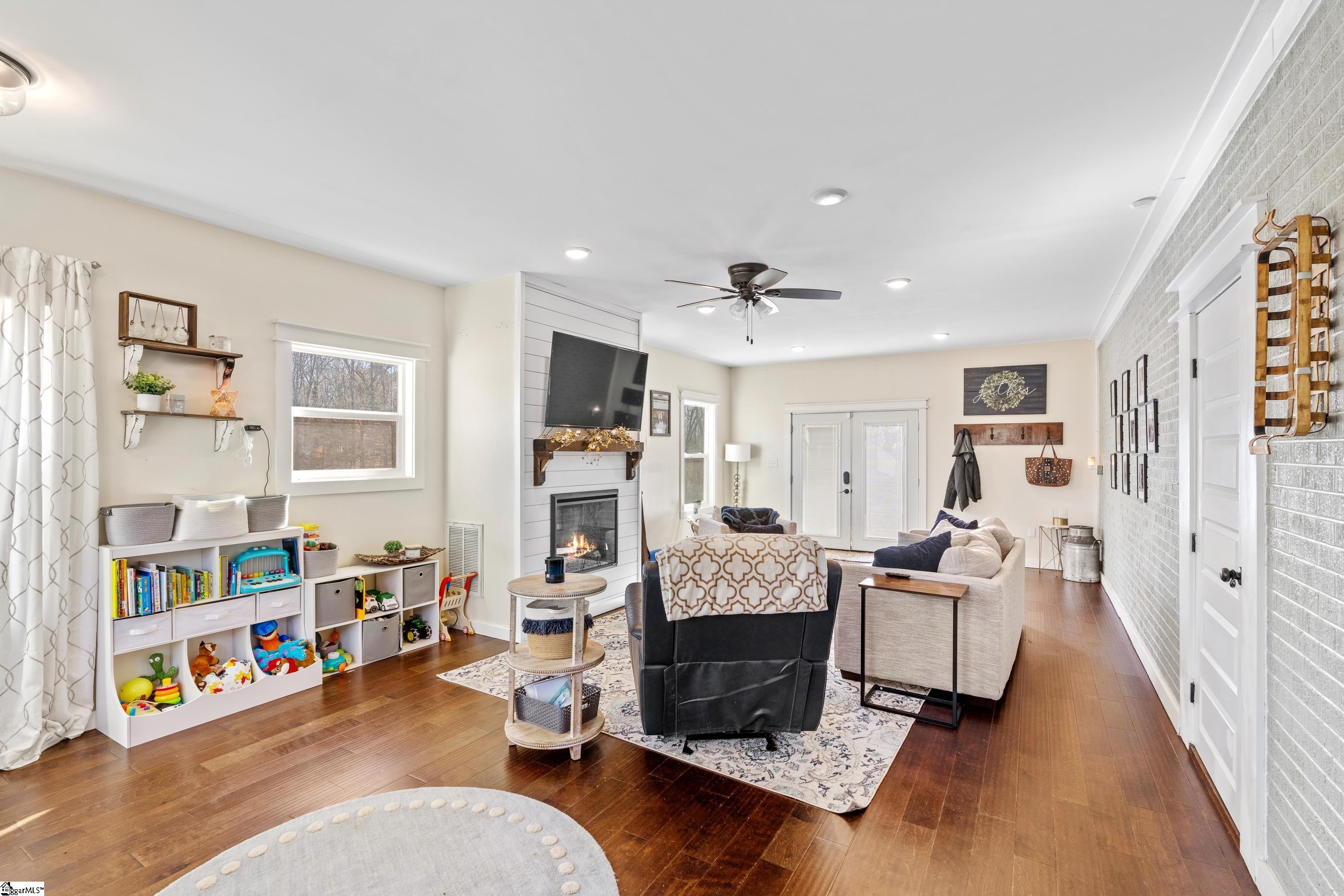 1507 Fountain Inn Road Woodruff, SC 29388 - Photo 9 of 35 Gallery Image 9