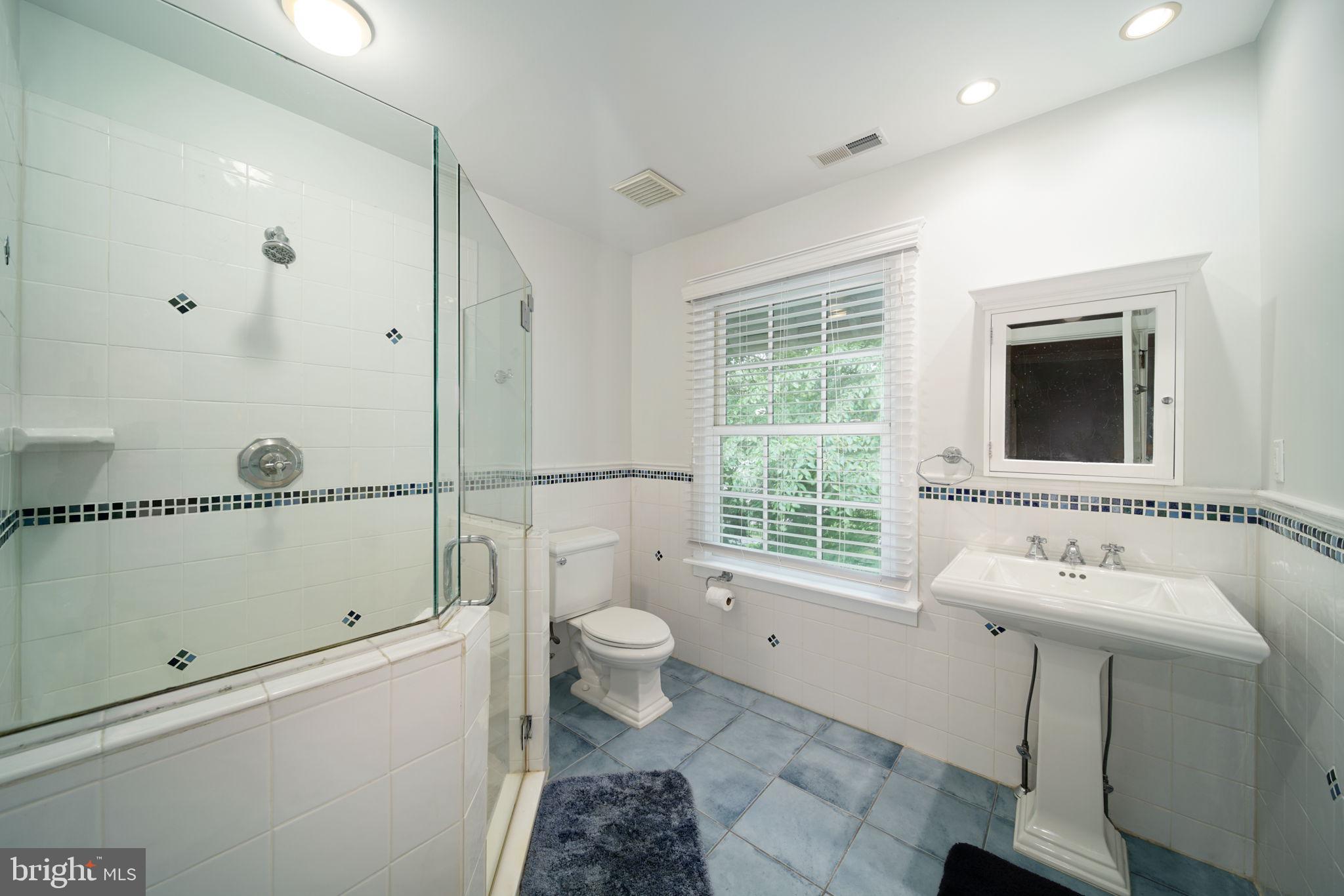 817 Riverton Road Moorestown, NJ 08057 - Photo 27 of 46 Second floor full bathroom