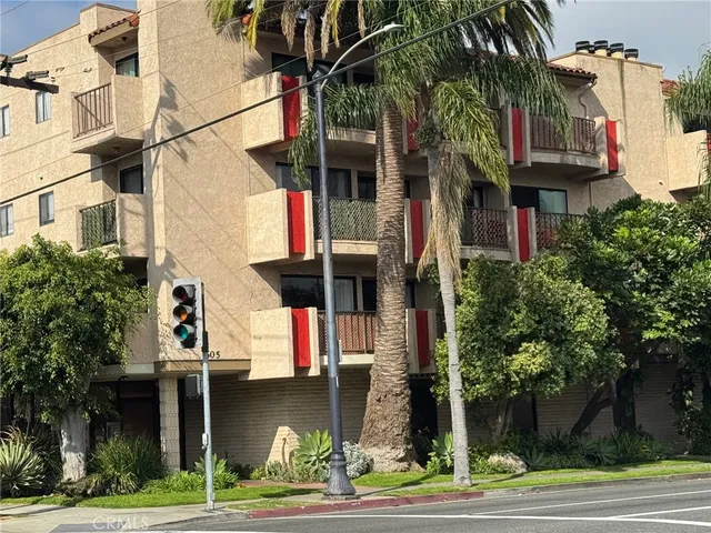 $520,000 | 605 Redondo Avenue, Unit 206, Long Beach, CA 90814