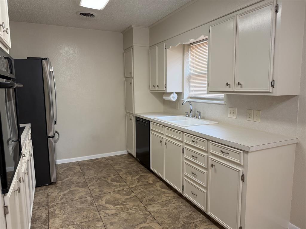 2641 Raintree Circle Abilene, TX 79605 - Photo 9 of 17