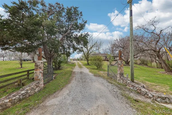 $595,000 | 1408 Nursery Avenue, Greenville, IL 62246