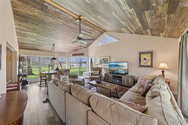 $595,000 | 1408 Nursery Avenue, Greenville, IL 62246