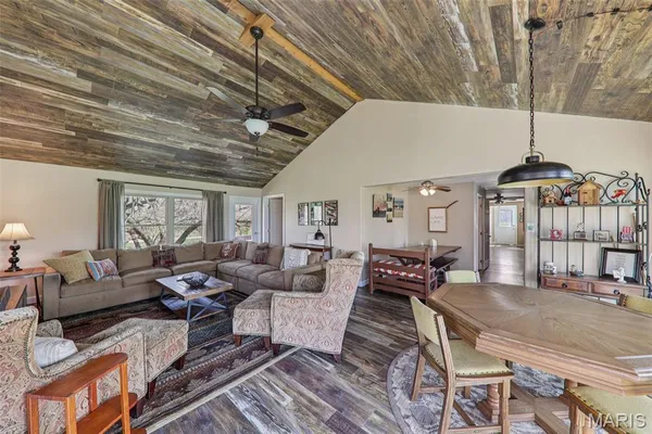 $595,000 | 1408 Nursery Avenue, Greenville, IL 62246