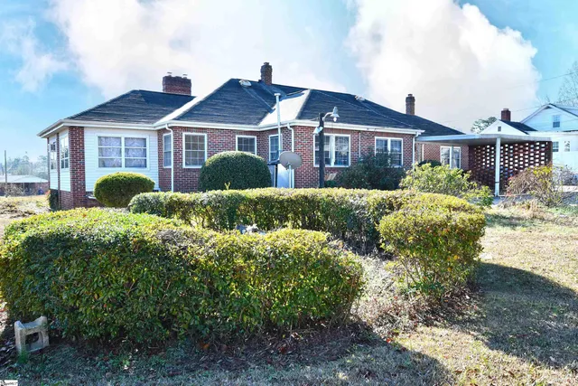 $235,000 | 202 Greenwood Highway, Saluda, SC 29138