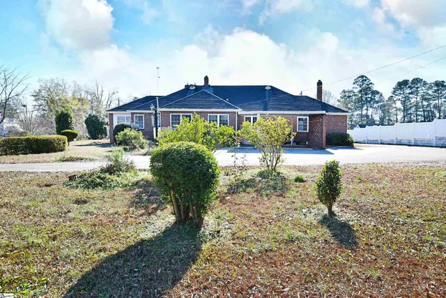 $235,000 | 202 Greenwood Highway, Saluda, SC 29138