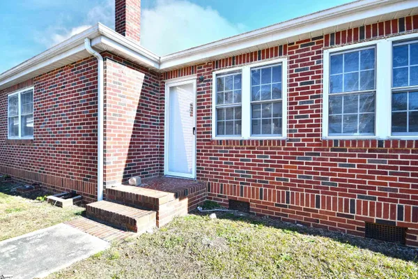 $235,000 | 202 Greenwood Highway, Saluda, SC 29138