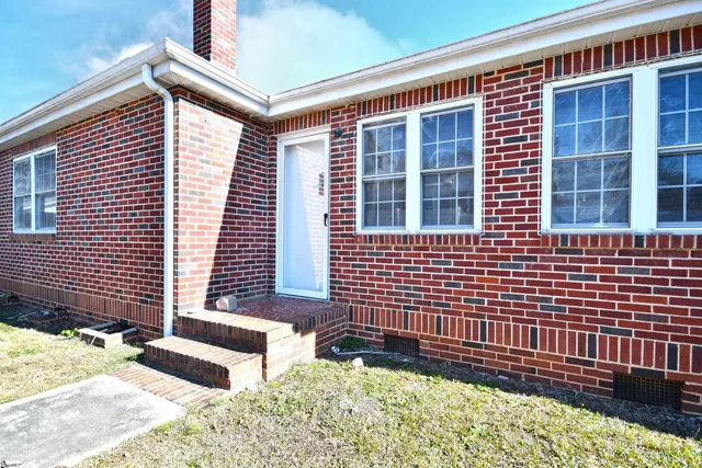 $235,000 | 202 Greenwood Highway, Saluda, SC 29138