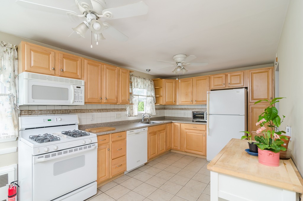 163 Kingsley Road Hull, MA 02045 - Photo 4 of 17 Gallery Image 4
