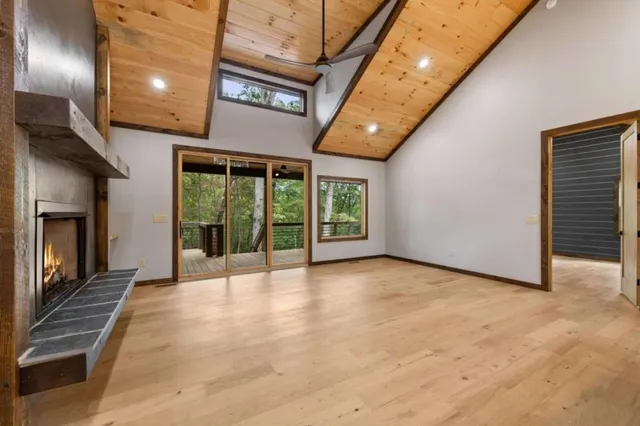 a view of an entryway with a house