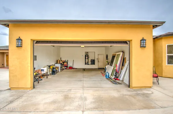 a view of room with a ceiling fan