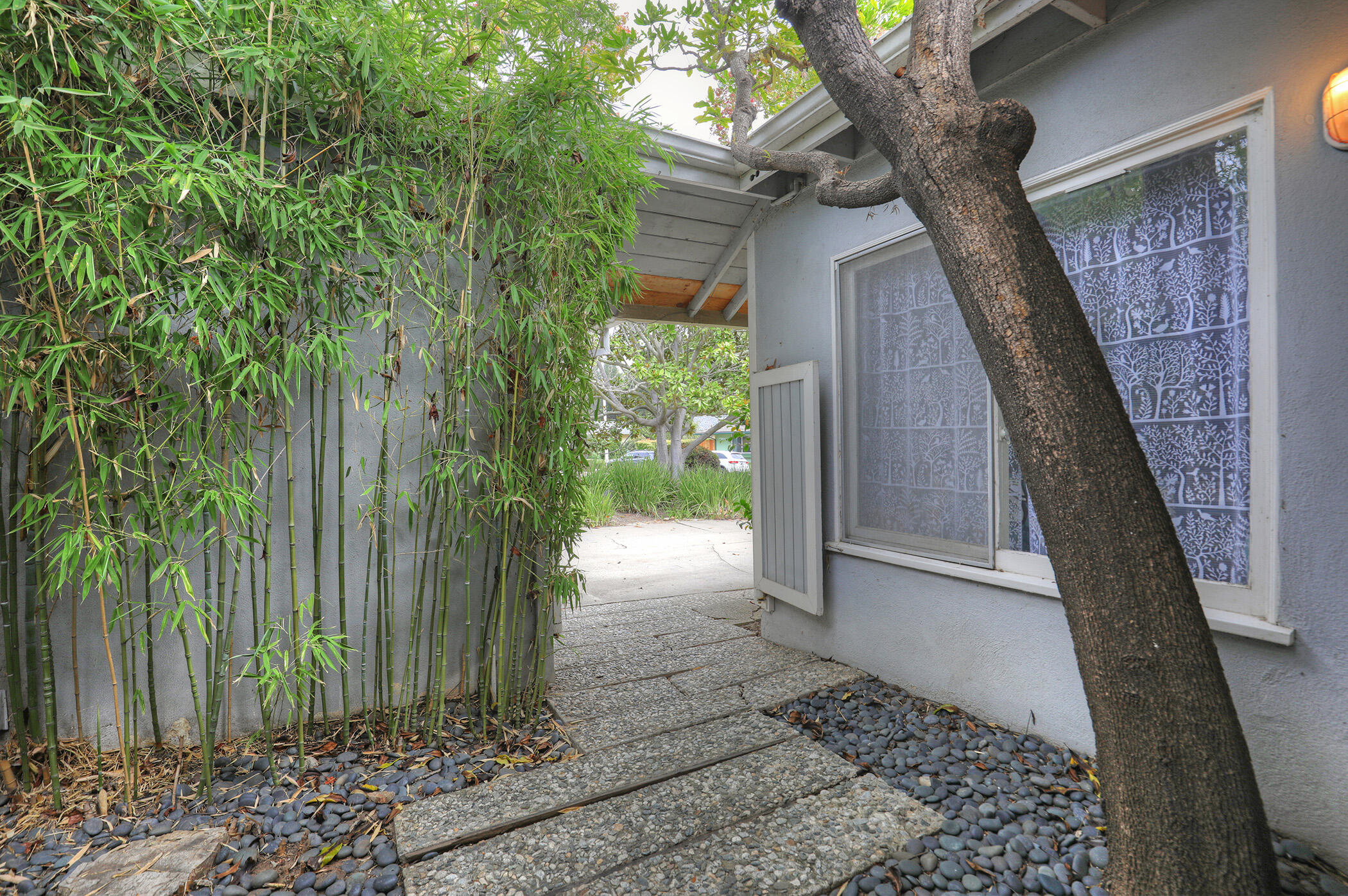 389 Valdez Avenue Goleta, CA 93117 - Photo 3 of 28 Entry Courtyard