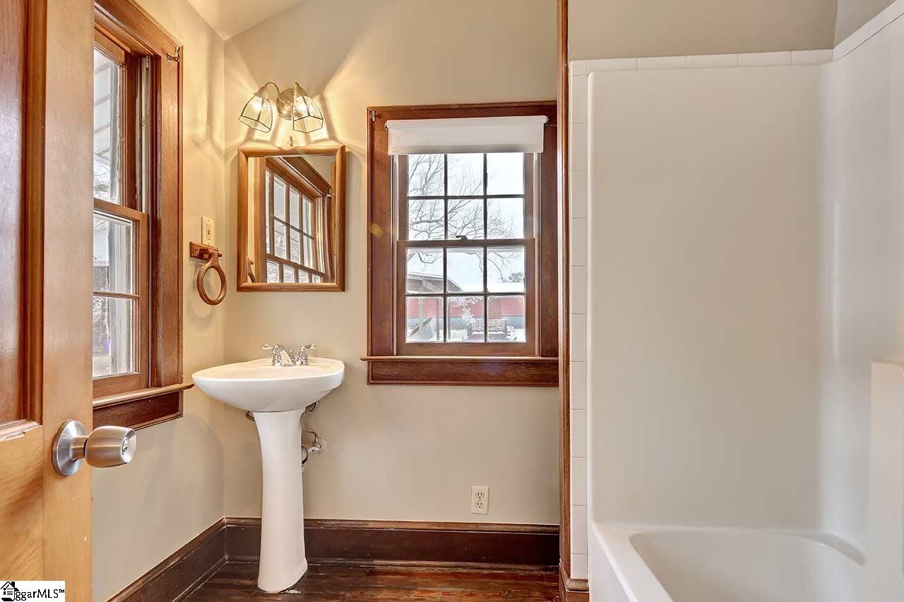 2 Dawson Road Greenville, SC 29609 - Photo 4 of 36