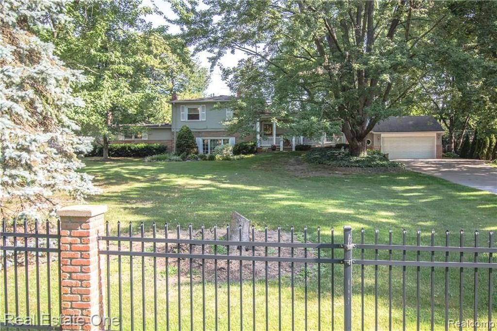 590 Lehigh Road Rochester Hills, MI 48307 - Photo 2 of 37