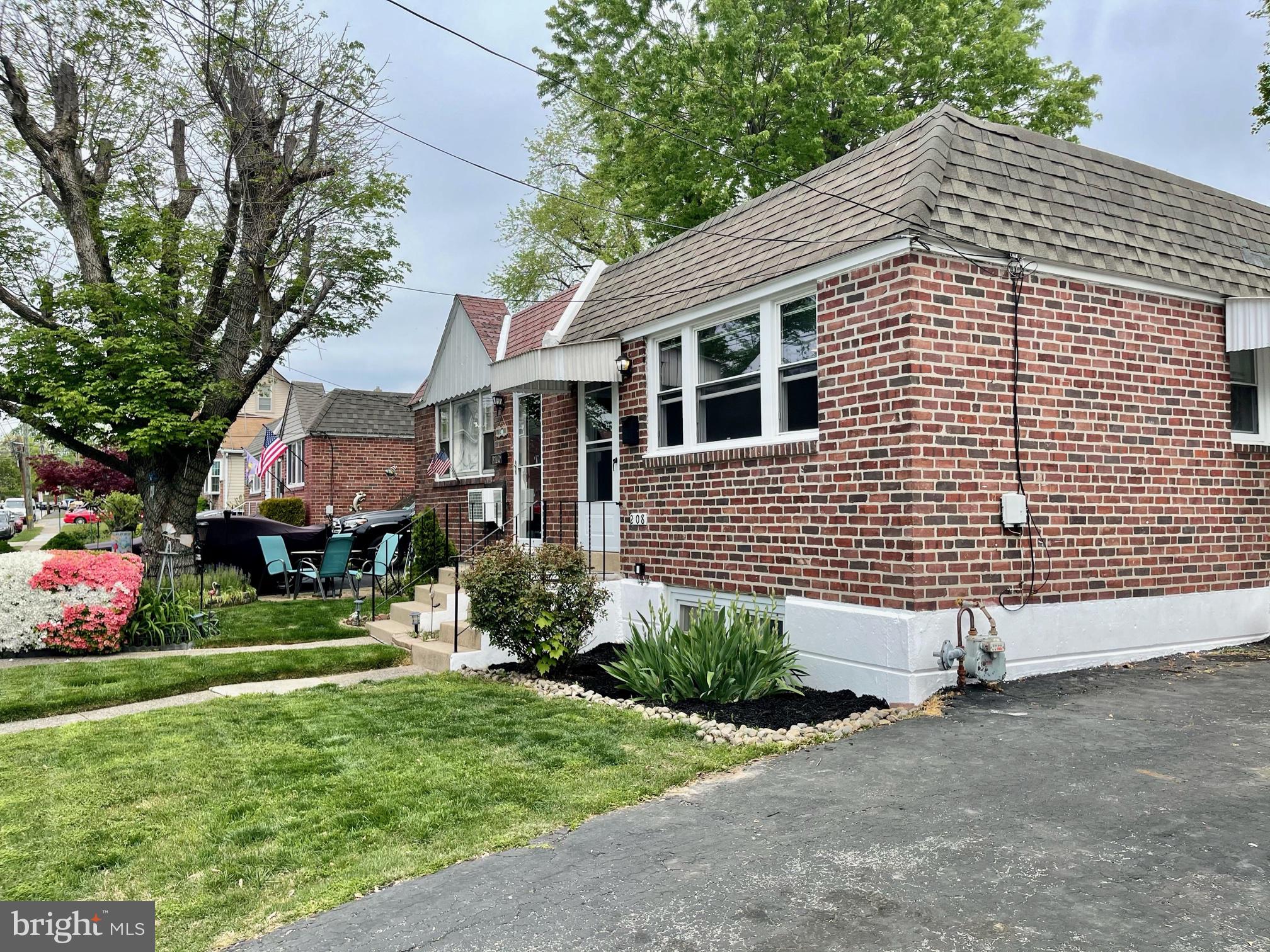 208 Ridley Avenue Folsom, PA 19033 - Photo 3 of 22 Gallery Image 3