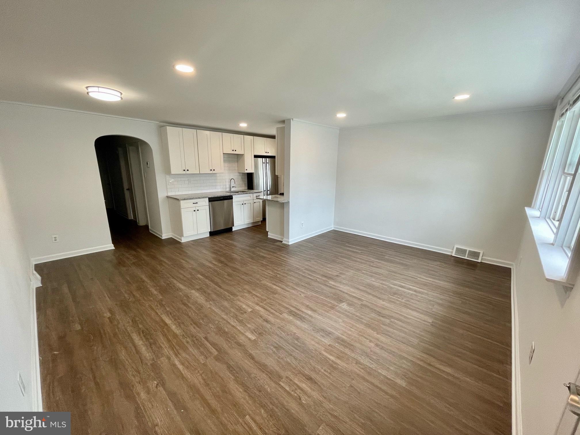 208 Ridley Avenue Folsom, PA 19033 - Photo 8 of 22 Dining Room